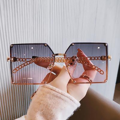 China Newest Eyewear Fashion Sunglasses Women Trendy Oversized Frame Square Rivet Chain Shades Wholesale Luxury Metal Big Frame for sale