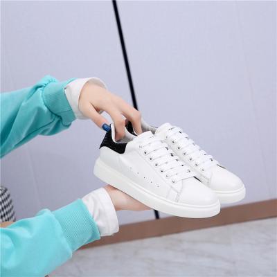 China 2021 Fashion Latest Trend Women's Sports Comfortable Breathable Shoes Panel Casual Shoes for sale