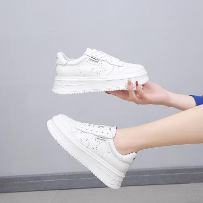 China 2020 fashion trend board casual shoes factory directly wholesale wild shoes women for sale