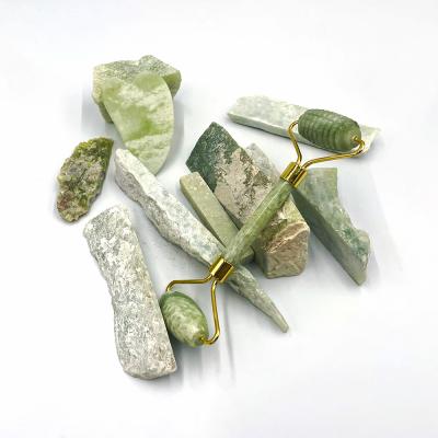 Cina 100% naturale Xiuyan Stone Jade Roller Gua Sha Set per lifting del viso e rigidamento della pelle in vendita