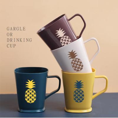 China Viable wholesale creative custom durable plastic eco-friendly thickened cup with handle toiletries for sale