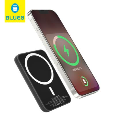 China Portable Magnetic Fast Charging Magnetic Safe 5000 Mah Mobile QI Charger Radio Power Bank Small Charging Station For Iphone for sale