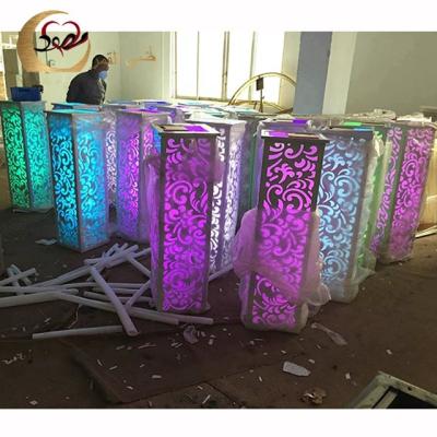 China Good Party Suppliers Hotel Wedding Wedding Decoration Welding Stand With Led Light for sale