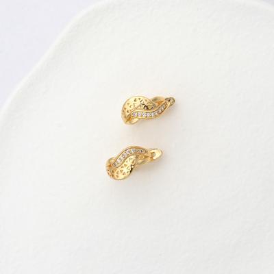 China Fashion and Exquisite Jewelry GARAANTIIE Simple 18K Gold Plated High Quality Earrings Shape Leaf Earrings for sale