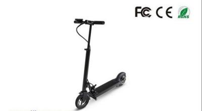 Chine Scooter électrique se pliant portatif de fibre de carbone avec 5 le scooteur de pouce 250w à vendre