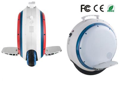 China Auto elétrico conduzido do Unicycle de Bluetooth das luzes que equilibra com o pneu pneumático macio à venda