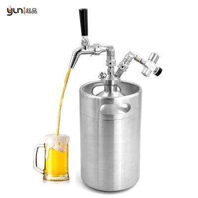 China Viable Portable Mini Beer Dispenser 5L Mini Keg With Double Ball Lock Spear Tap Single Wall System for sale