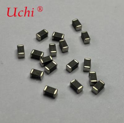 Cina Strato a più strati di Chip Varistor Coated With Glass dell'impulso dei MOVIMENTI del CMS 1206 SMD in vendita