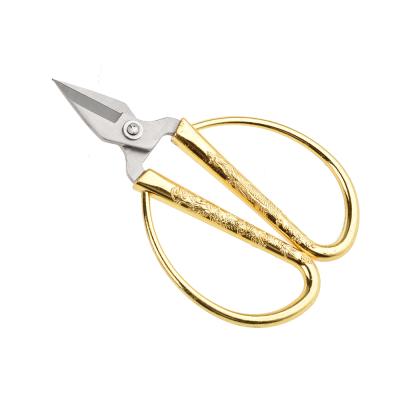 China Professional Gold Stainless Steel Toe Nail Scissors Cuticle Nail Scissors Right Handed Scissors for sale