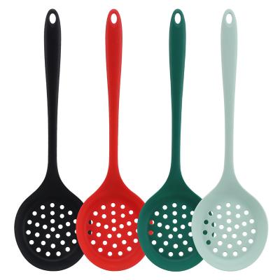 China Viable Silicone Slotted Soup Pouch Long Spatula Strainer Kitchen Spoon Strainer Handle for sale