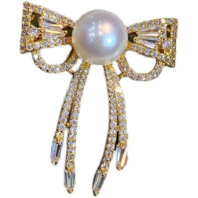 China Latest Pearl High End Custom Made Ladies Luxury Brooch Bow Brooches Brass Gifts Party Bases 14 Gold Plated Fast Delivery for sale