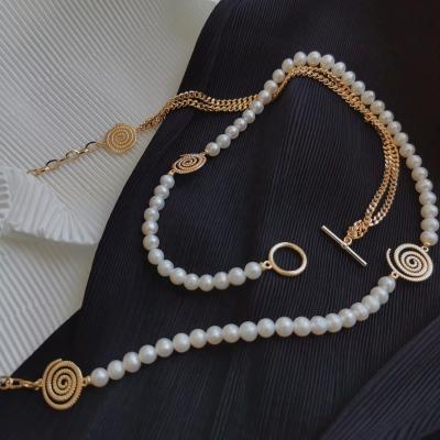 China Trendy Elegant Fashionable Pearl Sweater Chain With Mosquito Coil Mosquito Color Super Preservation Silk And Cashmere Gold Plated Chain for sale