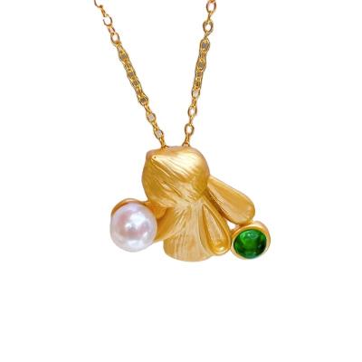 China CLASSIC Rabbit Emerald Pearl Necklace 5-6mm fasion jewelry pearl necklace moon pendant for sale