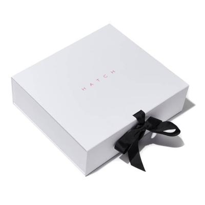 China Recycled Materials Sanyao Custom Printing Beautiful Luxury White Magnetic Closure Apparel Cardboard Gift Box Packaging With Ribbon for sale