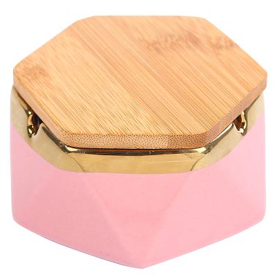 China Creative Luxury Custom Nordic Ash Tray Ceramic Ashtray For Home Accessories Smoking Ceramic Ashtray With Lid for sale