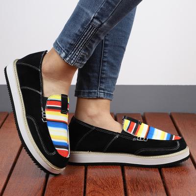 China Fashion Trend Couples Shoes Series Slip On Canvas Shoes With Navy White Black Color for sale