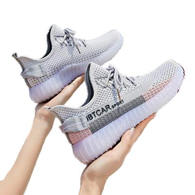 China NEW Fashion Design PU Breathable Sneakers Fly Knit White Niking Running Shoes Mens Casual Sneakers Sports Running Shoes for sale