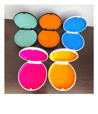 China Custom LOGO Retainer Case With Magnet Opening Orthodontics Clips Case Retainer Case Retiner Case Silicone Retainers for sale