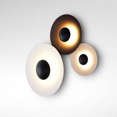 China Creative Modern Modern Wood Grain Living Room Art Led Wall Lamp Bedside Bedroom Sofa Side Wall Light for sale