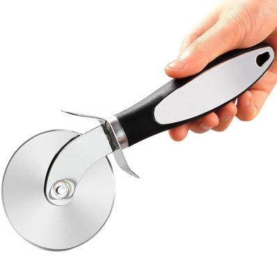 China Professional round kitchen products pizza cutters rocker stainless steel wheel pizza cutter for sale