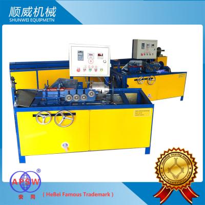 China Classical Type Manual Chain Link Fence Machine Curve Edge / Twist Edge for sale