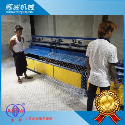 China 3 Meter Weaving Breadth Chain Link Fence Machine Twist Edge Lock Method for sale