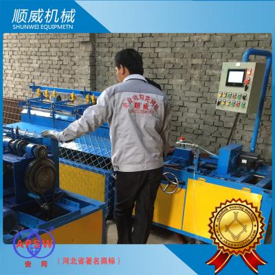 China 2m / 3m / 4m Chain Link Mesh Machine Weaving Opening 25mm - 100mm for sale