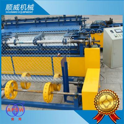 China Chain Link Fence Equipment Weaving Opening 25mm-100mm for sale