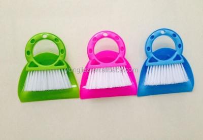 China Viable Hot Selling Mini Cleaning Brush And Dustpan Set for sale