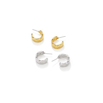 China Trendy America cow boy mini circle earrings 18k plaid gold plated stainless steel circle earring for men for sale