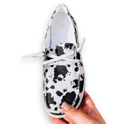 China 2022 fashion trend hot sale lace up slip on women scare print canvas shoes for woman for sale