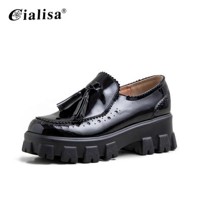 China Black Anti-Smell Wholesale Fashion Loafers Women Patent Leather Platform Pumps Heels for sale