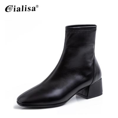 China Anti-odor Best Selling 100% Genuine Leather Women Winter Square Heel Ankle Boots for sale