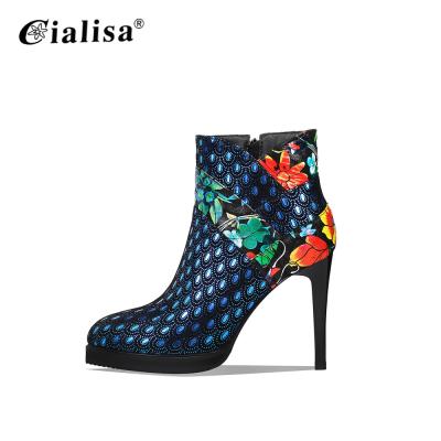 China Mature Women High Heels Ankle Fur Anti-odor Sheep Suede Print Boots Leather Boots for sale