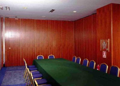 China Hotel School Living Room Folding Design Decorative Plastic Operable Partition Wall In Philippine for sale