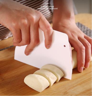 China Sustainable Plastic Cut Knife Cream Scraper Baking Tool for sale