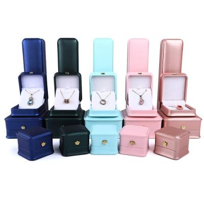 China Vintage Classic Elegant Luxury Wholesale PU Leather Jewelry Box Ring Necklace Packing Box With Crown Buckle Jewelry Box Packaging for sale