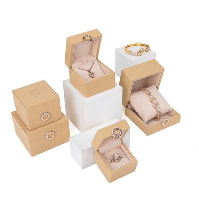 China Luxury Classic Elegant Vintage In Stock Wholesale Round Clover Buckle High Grade PU Jewelry Packaging Box Leather Jewelry Boxes With Logo for sale