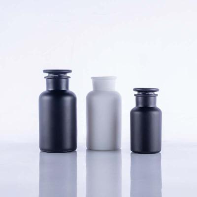 China 500ml Chemical Black Glass Chemical Reagent Bottle With Glass Stopper for sale