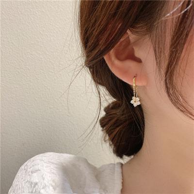 China Fashionable 925 silver wholesale floral rhinestone needle sweet new earrings flower cool simple drop earrings for sale