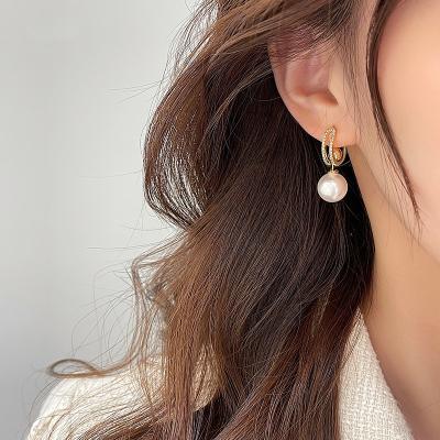 China Fashionable 18K Gold Stainless Steel Geometric Luxury Personality Two Ways Wearing Jewelry Pearl Stud Earring Sets For Girls for sale