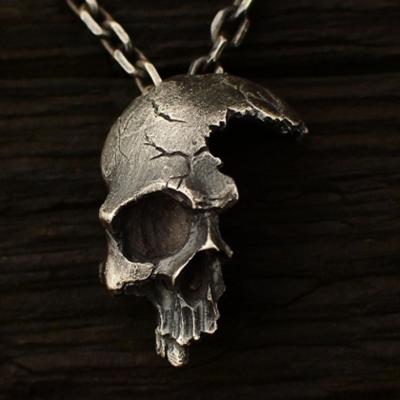 China 2021 Half Metal Halloween Skull Fashion Skeleton Necklace Explosion Jewelry Punk Gothic Skeleton Chains Retro Crow Pendant for sale