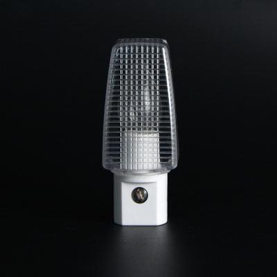 China Auto On/Off Sensor Wall Free Sample Automatic Cover Night Light Clear Socket Available Day and Night for sale