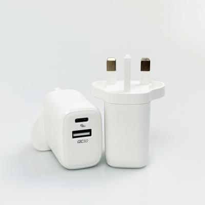 China High Quality Fast Power Adapter Mobile Phone Charger PD+USB 18W UK AU Plug Wall Home Charger for sale