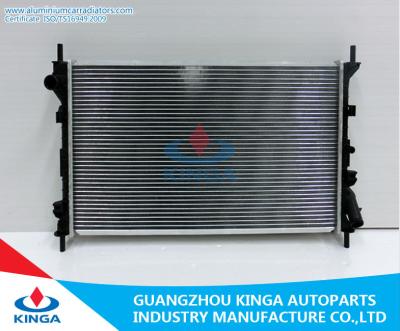 Chine Le radiateur en aluminium de Ford de rechange d'OE pour le transit de Ford relient 1365996 à vendre