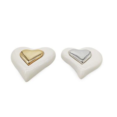 China Custom Europe Wedding Gift Decoration White Gold Ceramic Heart Shape Ornament for sale