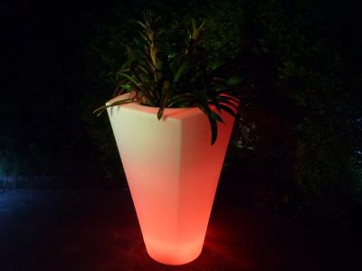 China High End Outside Yard Decor Color Changing Flower Pots Unique Design for sale