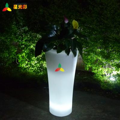 China Lightweight Waterproof Outdoor Garden Decor Led Flower Pot RoHs Standard for sale