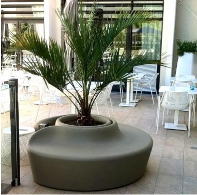 China Shopping Mall Flower Pot Decoration Seat Pedestrian Walkway For Park And Leisure Place for sale