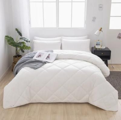 China Green Beige Polyester Filling Binding Quilt Duvet Soft Best Selling for sale